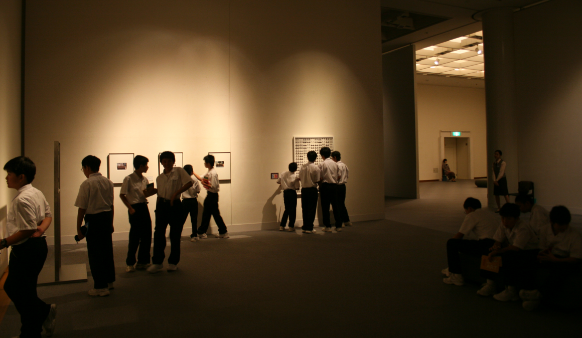 学校鑑賞の風景