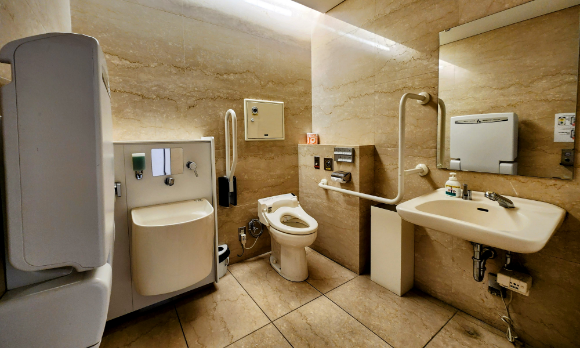 やさしいトイレ（10階）