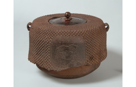 Tea Kettle with Dots and 'Jugyu-zu'
