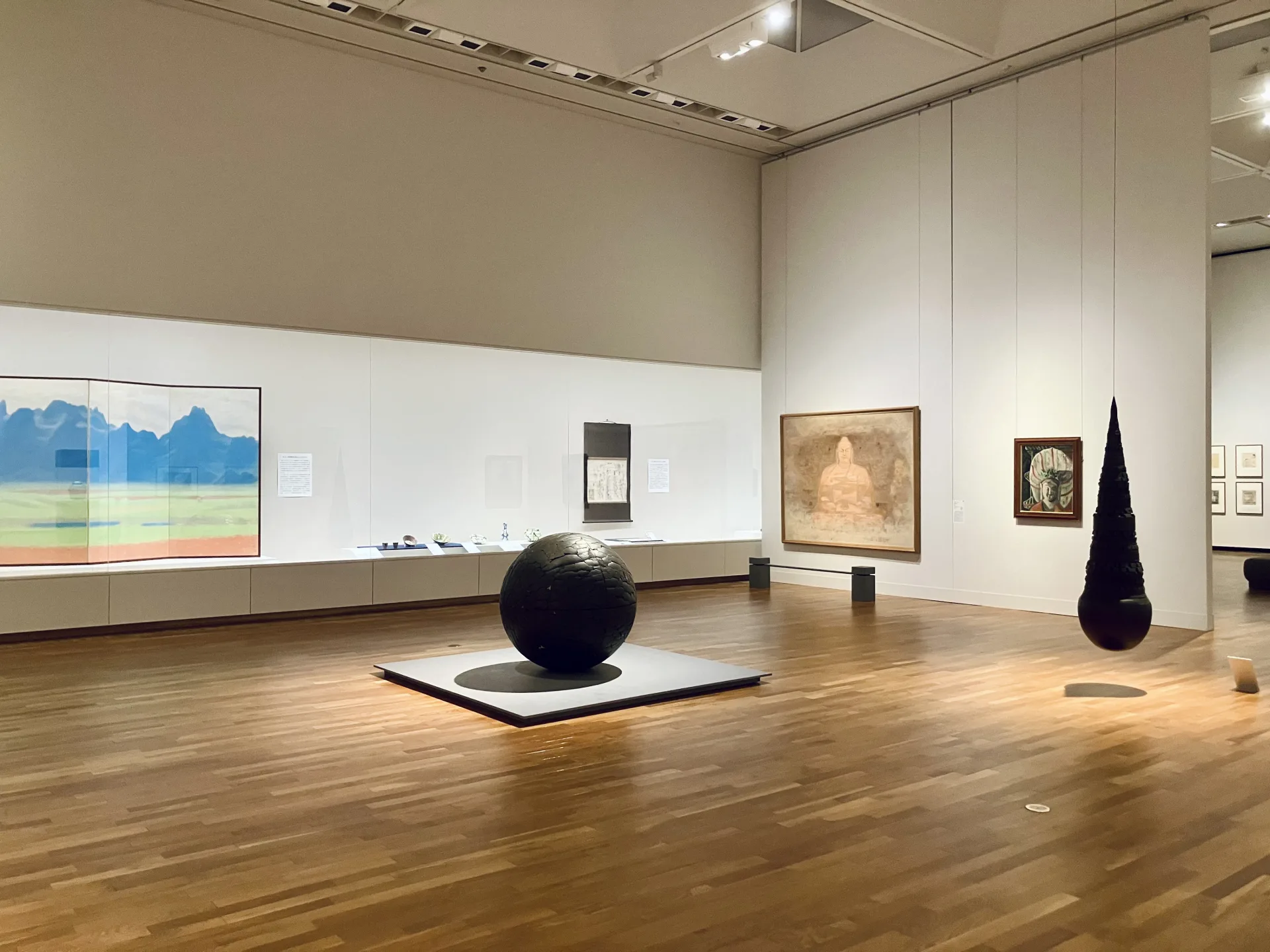 2026年度第1期コレクション展「コレクション、往来！」展示風景
